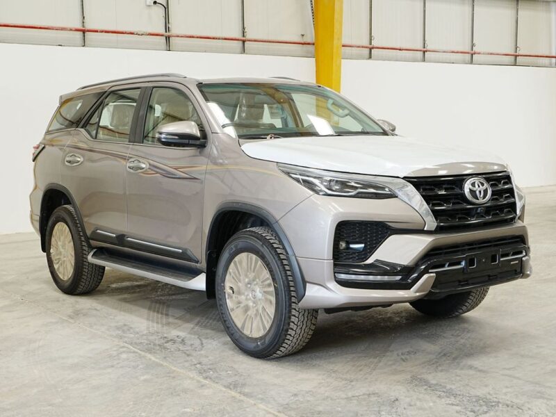 2026 TOYOTA FORTUNER VXR 4.0L 6 Cylinders PETROL Engine Bronze Tan SUV GCC Specs