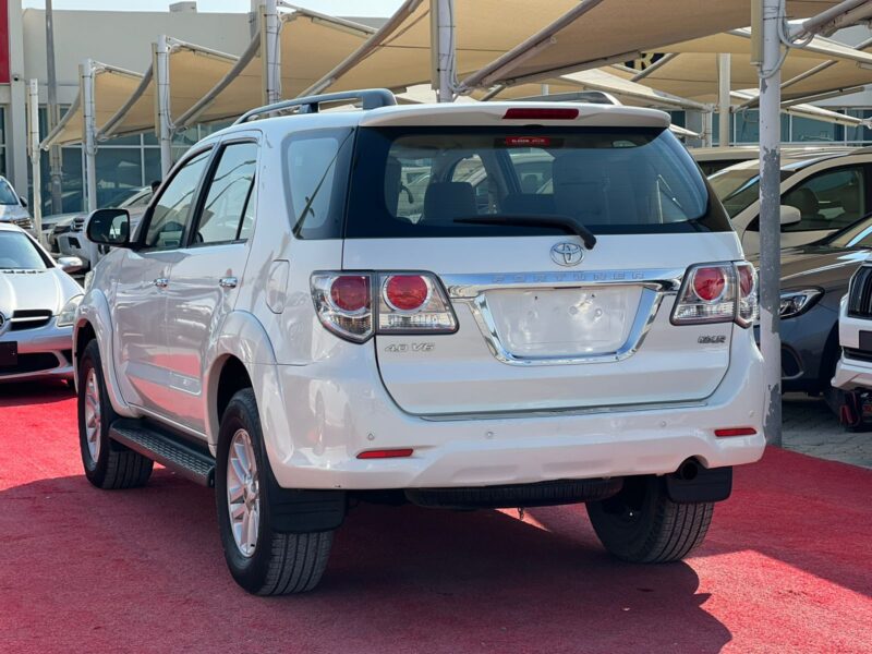 2014 Toyota Fortuner GXR 4.0 Litres V6 Petrol Engine White Beige SUV GCC Specs