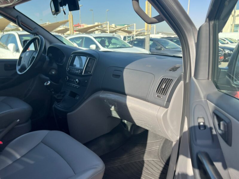 2021 Hyundai H1 5 Seats Van 2.4 Litres 4 Cylinder Diesel Engine Manual Silver Grey Van