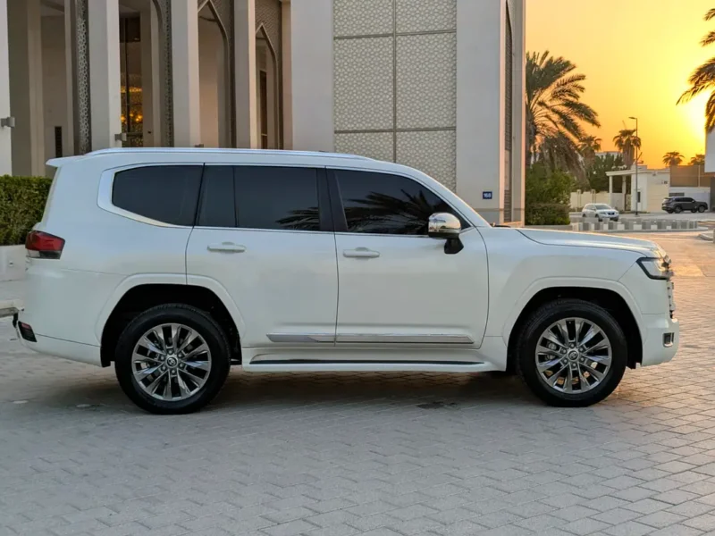 2023 Toyota Land Cruiser VXR 3.3L Twin-Turbo V6 Diesel Engine White Beige SUV GCC Specs