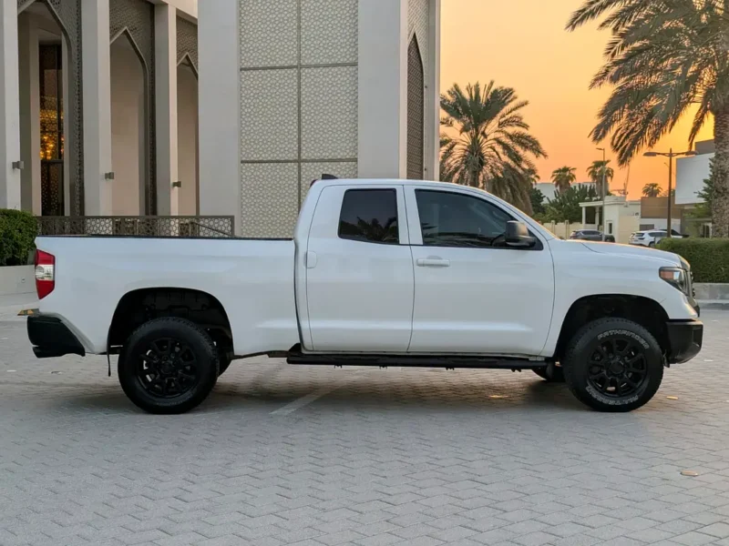 2020 Toyota Tundra Double Cab SR 5.7L V8 Petrol Engine White Black Pickup Truck GCC