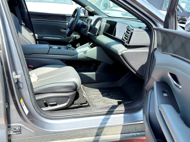2025 BYD Qin L Premium 4 Cylinders Plug-in Hybrid Engine Grey Sedan Chinese Specs