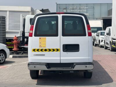 2020 Chevrolet Express 6.0L V8 Vortec Petrol Engine 15 Seaters White Grey Van GCC Specs