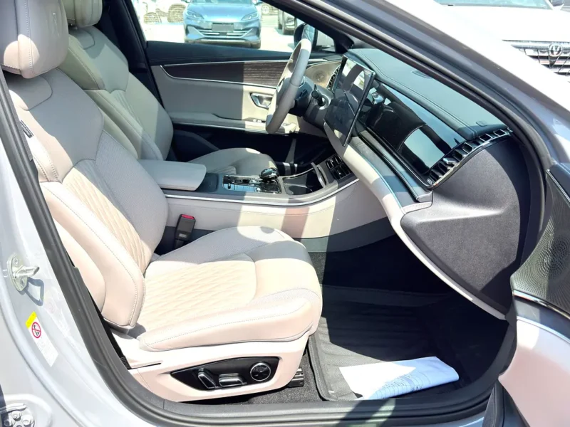 2025 BYD HAN Flagship Edition 4 Cylinders Plug-in Hybrid Engine Grey Beige Sedan Automatic