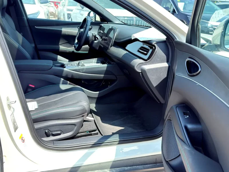 2025 BYD Seal 06 Premium 4 Cylinders Plug-in Hybrid Engine White Grey Sedan Chinese Specs