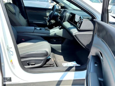 2025 BYD Qin L Premium 4 Cylinders Plug-in Hybrid Engine White Black Sedan Chinese Specs