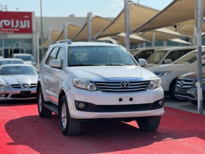2014 Toyota Fortuner GXR 4.0 Litres V6 Petrol Engine White Beige SUV GCC Specs
