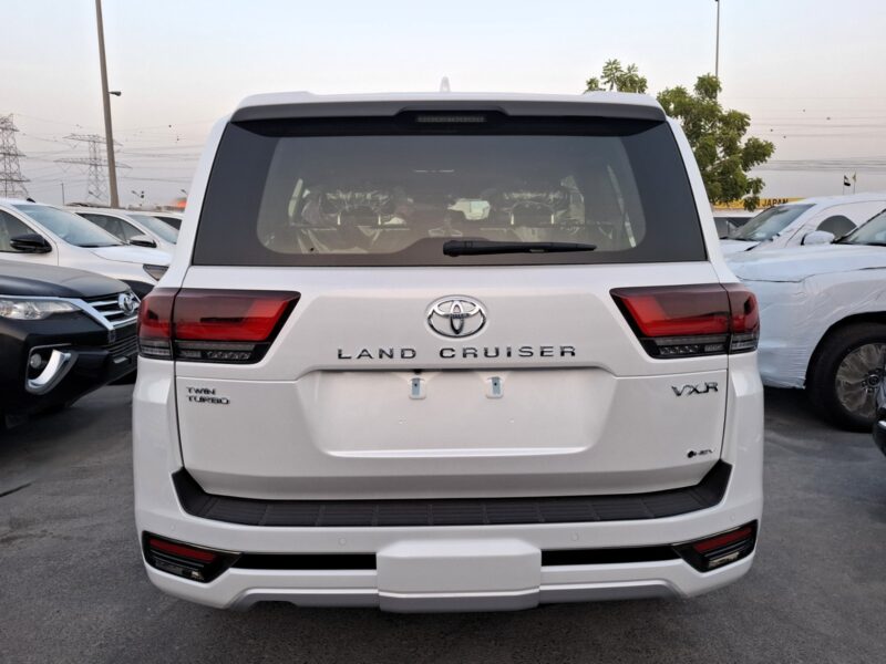 2026 Toyota Landcruiser VXR 3.5 Litres V6 Twin-Turbo Hybrid Engine White Red SUV