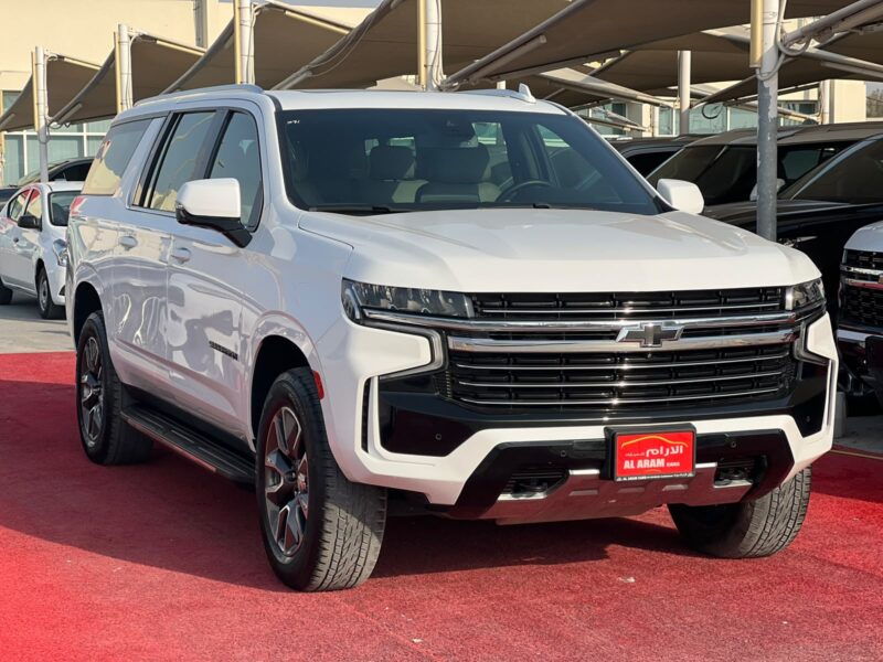 2023 Chevrolet Suburban LT 5.3-liter V8 EcoTec3 Petrol Engine White Beige SUV GCC Specs