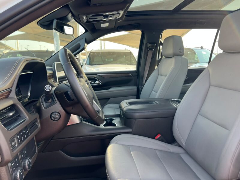 2023 Chevrolet Suburban LT 5.3-liter V8 EcoTec3 Petrol Engine White Beige SUV GCC Specs