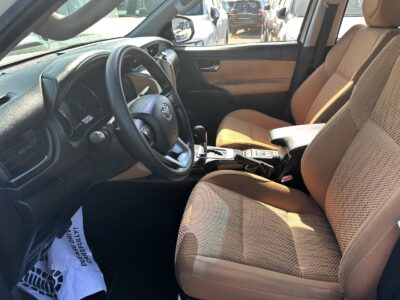 2019 Toyota Fortuner EXR 2.7 Litres 4-Cylinder Petrol Engine White Brown SUV GCC Specs