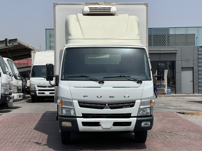 2022 Mitsubishi Canter 16FT Chiller 4.2L 4 Cylinders Diesel Engine White Black Truck GCC