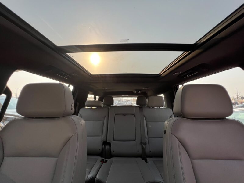 2023 Chevrolet Suburban LT 5.3-liter V8 EcoTec3 Petrol Engine White Beige SUV GCC Specs