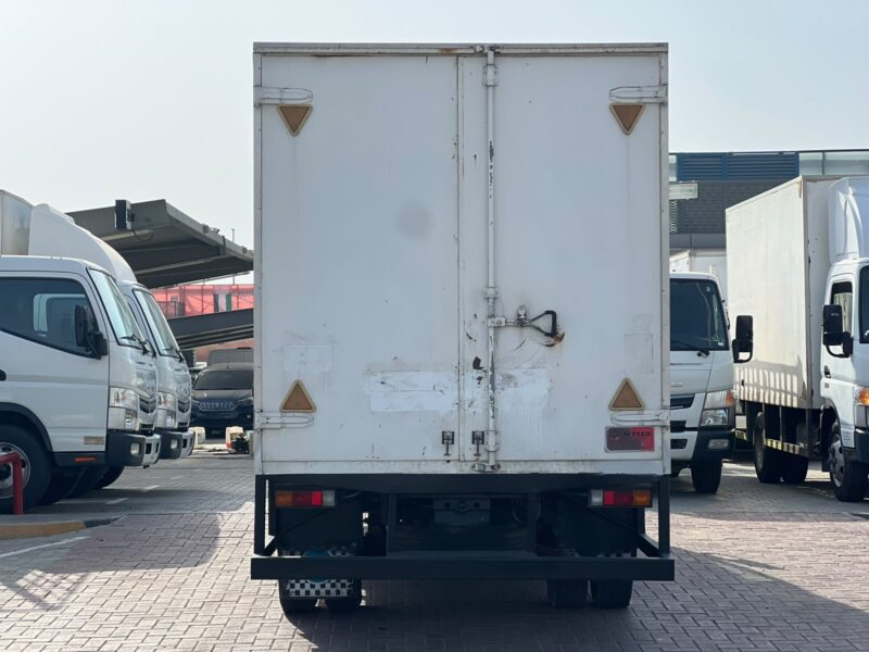 2021 Mitsubishi Canter Box 14FT Manual 4.2L 4 Cylinders Diesel Engine White Black GCC