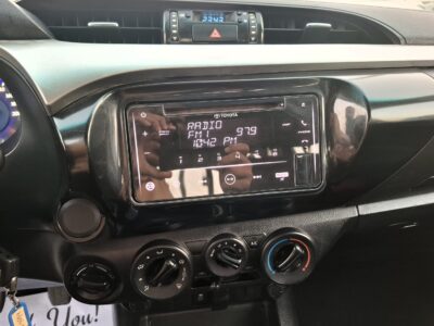 2019 Toyota Hilux 2.7L Dual VVT-i Inline-4 Petrol Engine White Black Pickup Truck GCC Specs