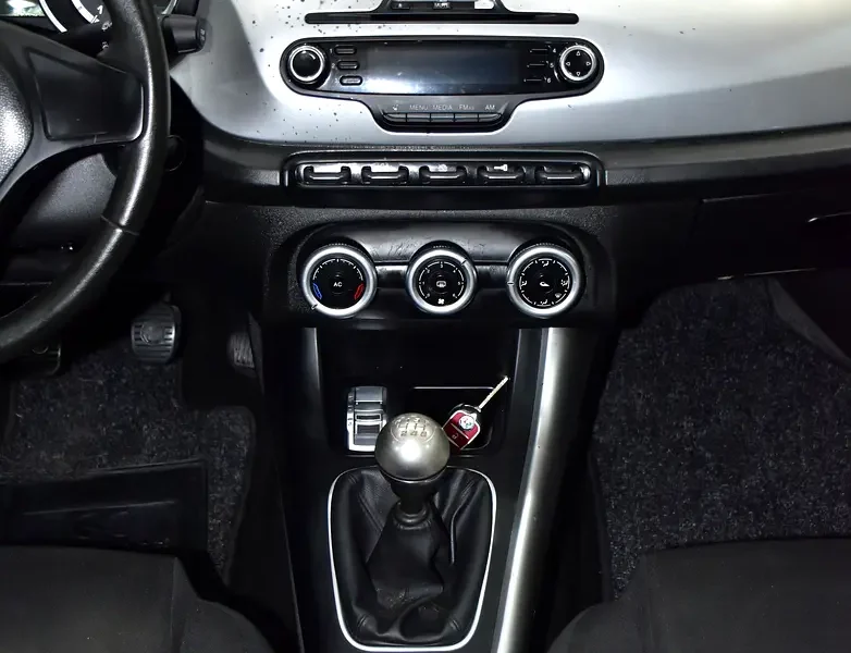 2013 Alfa Romeo GIULIETTA Standard 4 Cylinders Petrol Engine Red Black Hatchback Automatic