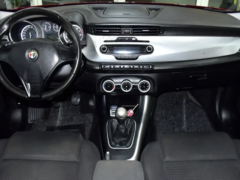 2013 Alfa Romeo GIULIETTA Standard 4 Cylinders Petrol Engine Red Black Hatchback Automatic