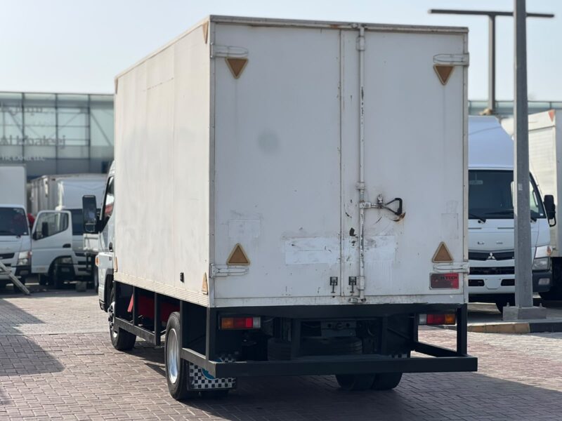 2021 Mitsubishi Canter Box 14FT Manual 4.2L 4 Cylinders Diesel Engine White Black GCC