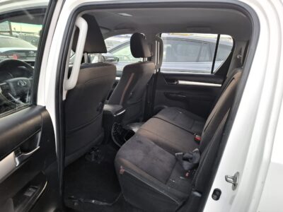 2019 Toyota Hilux 2.7L Dual VVT-i Inline-4 Petrol Engine White Black Pickup Truck GCC Specs