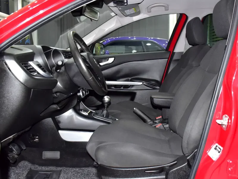 2013 Alfa Romeo GIULIETTA Standard 4 Cylinders Petrol Engine Red Black Hatchback Automatic