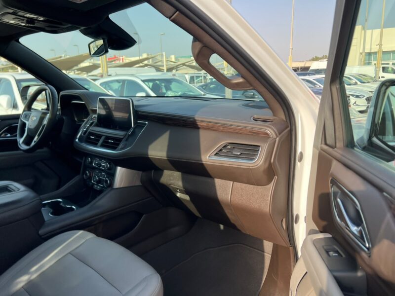2023 Chevrolet Suburban LT 5.3-liter V8 EcoTec3 Petrol Engine White Beige SUV GCC Specs