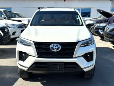 2019 Toyota Fortuner EXR 2.7 Litres 4-Cylinder Petrol Engine White Brown SUV GCC Specs