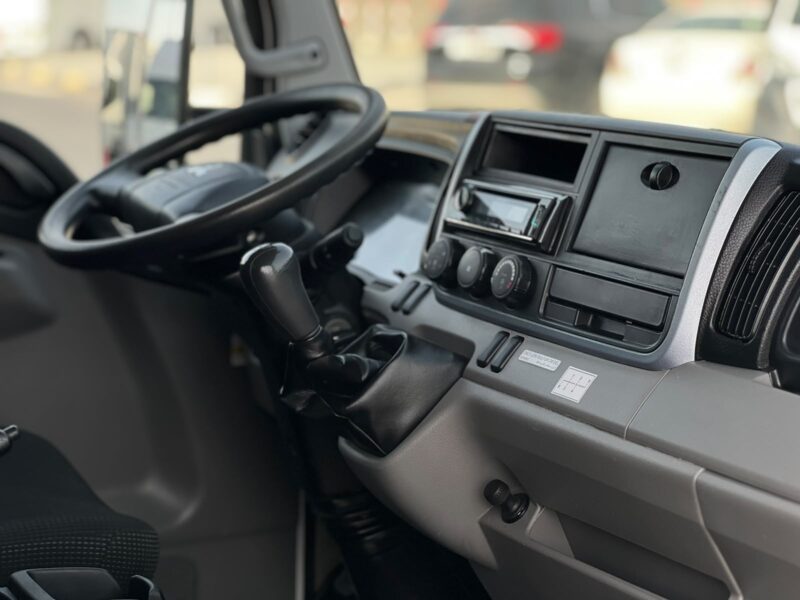 2021 Mitsubishi Canter Box 14FT Manual 4.2L 4 Cylinders Diesel Engine White Black GCC