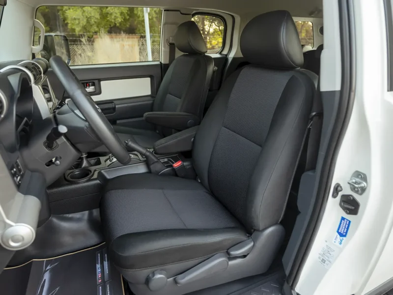 2023 Toyota FJ Cruiser GXR 4.0 Litres 6 Cylinders Petrol Engine White Grey SUV GCC Specs