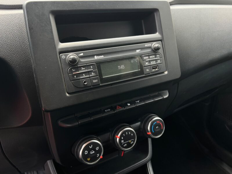 2023 Renault Express Van Manual 1.5 Litres 4 Cylinders Petrol Engine White Grey GCC Specs