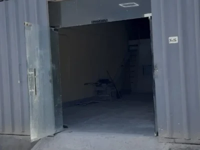 FRONT THE ROAD LIKE SHOWROOM WH SIZE 1050 SQFT ON GROUND ONLY AVAILABLE FOR RENT