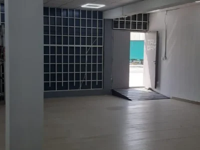 FRONT THE ROAD LIKE SHOWROOM WH SIZE 1050 SQFT ON GROUND ONLY AVAILABLE FOR RENT