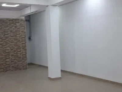 FRONT THE ROAD LIKE SHOWROOM WH SIZE 1050 SQFT ON GROUND ONLY AVAILABLE FOR RENT