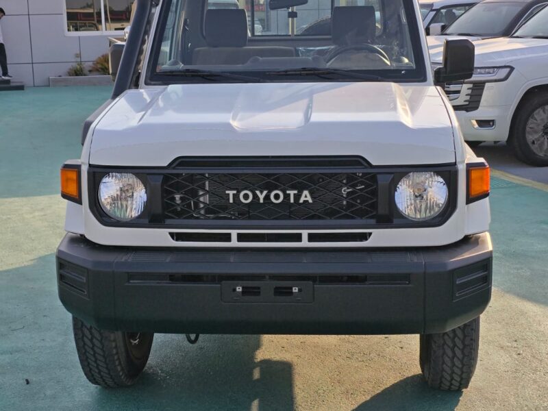 2026 TOYOTA LAND CRUISER 79 SINGLE CAB 2.8L TURBO DIESEL White Brown Pickup Truck