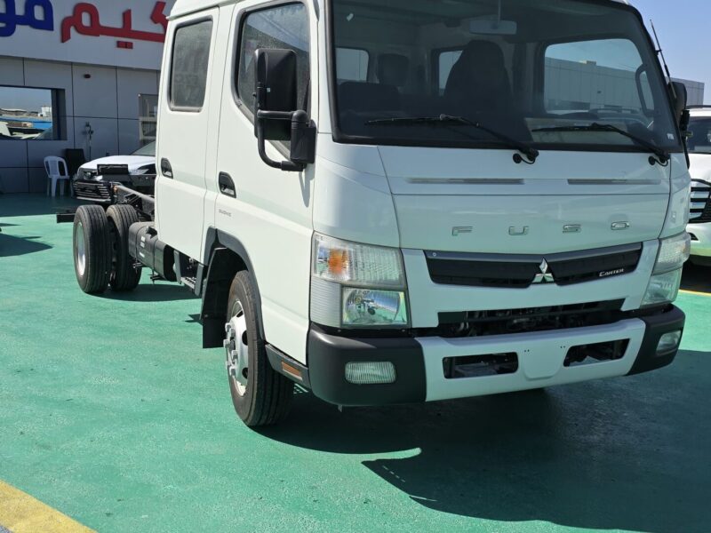 2026 Mitsubishi CANTER DOUBLE CAB 3.0L 4-cylinder Turbo Diesel Engine White Black Truck
