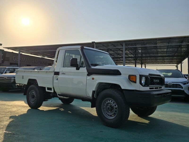 2026 TOYOTA LAND CRUISER 79 SINGLE CAB 2.8L TURBO DIESEL White Brown Pickup Truck