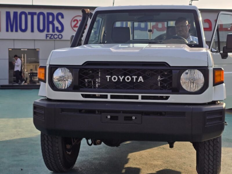 2026 TOYOTA LAND CRUISER 79 SINGLE CAB 2.8L TURBO DIESEL White Brown Pickup Truck
