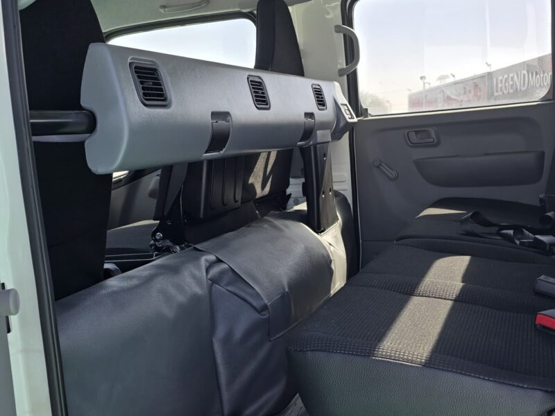 2026 Mitsubishi CANTER DOUBLE CAB 3.0L 4-cylinder Turbo Diesel Engine White Black Truck