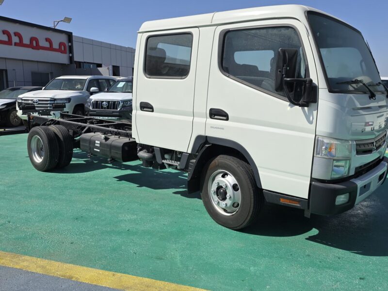 2026 Mitsubishi CANTER DOUBLE CAB 3.0L 4-cylinder Turbo Diesel Engine White Black Truck