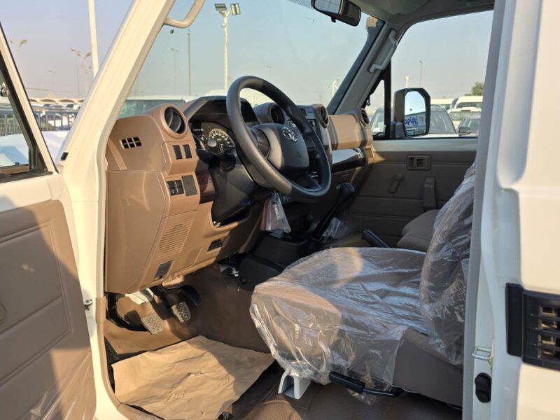 2026 TOYOTA LAND CRUISER 79 SINGLE CAB 2.8L TURBO DIESEL White Brown Pickup Truck