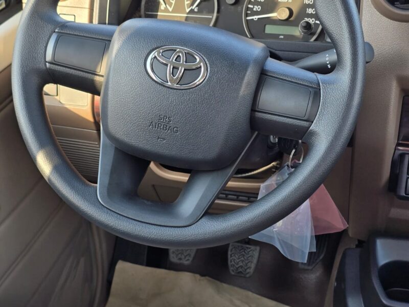 2026 TOYOTA LAND CRUISER 79 SINGLE CAB 2.8L TURBO DIESEL White Brown Pickup Truck