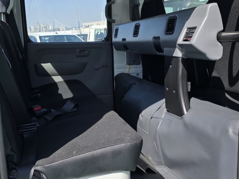 2026 Mitsubishi CANTER DOUBLE CAB 3.0L 4-cylinder Turbo Diesel Engine White Black Truck
