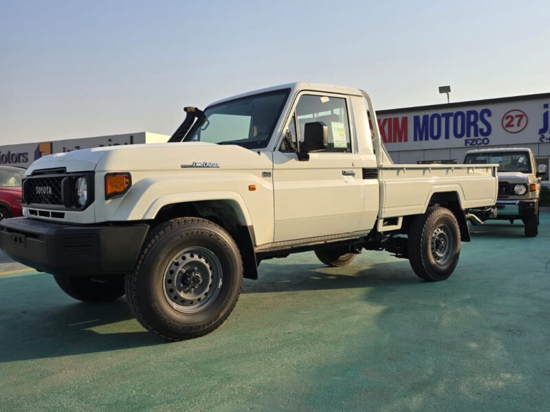2026 TOYOTA LAND CRUISER 79 SINGLE CAB 2.8L TURBO DIESEL White Brown Pickup Truck
