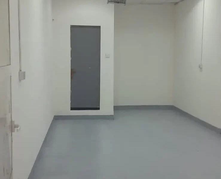 PREMIUM MAIN-ROAD WH# 400 SQFT OFFERING EASY CUSTOMER ACCESS-MODERN 60/60 CEILING DESIGN