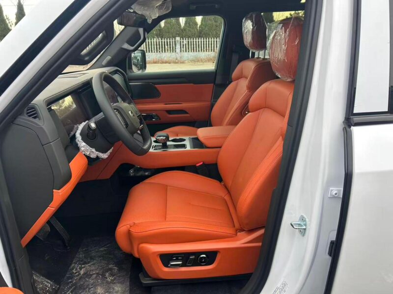 2027 ROX 01 VIP AWD 7-Seater1.5 Turbo 4 cylinders Petrol Engine White Orange SUV GCC