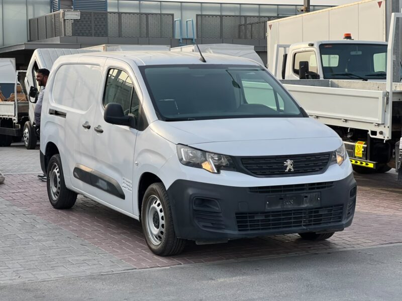 2023 Peugeot Partner 1.6 Litres 4 Cylinders Diesel Engine Manual White Grey Van GCC Specs