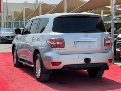 2016 Nissan Patrol LE 5.6 Litres V8 Petrol Engine Silver Beige SUV GCC Specs Clean Condition