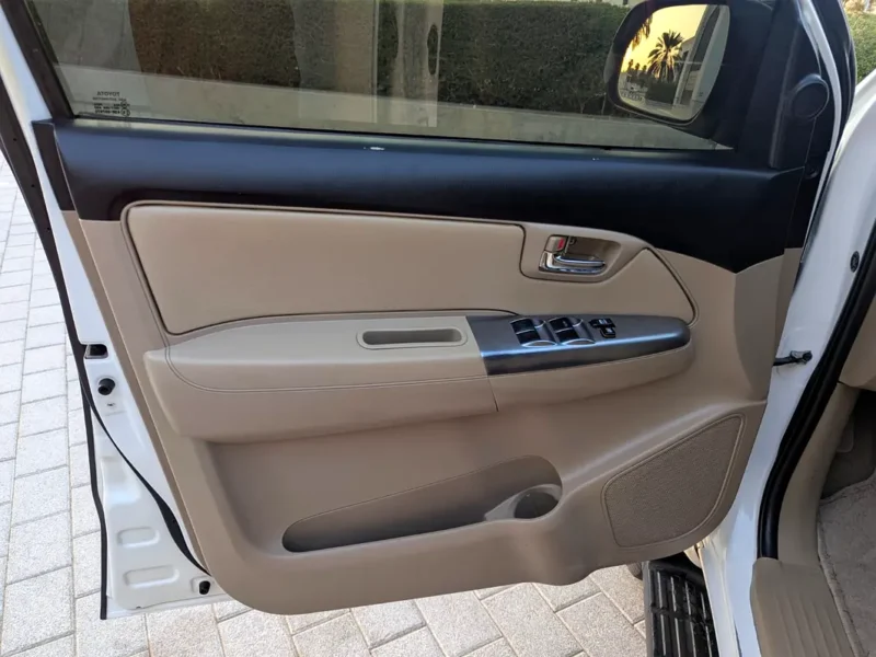 2015 Toyota Fortuner EXR 2.7 Litres 4-Cylinder Petrol Engine White Beige SUV GCC Specs