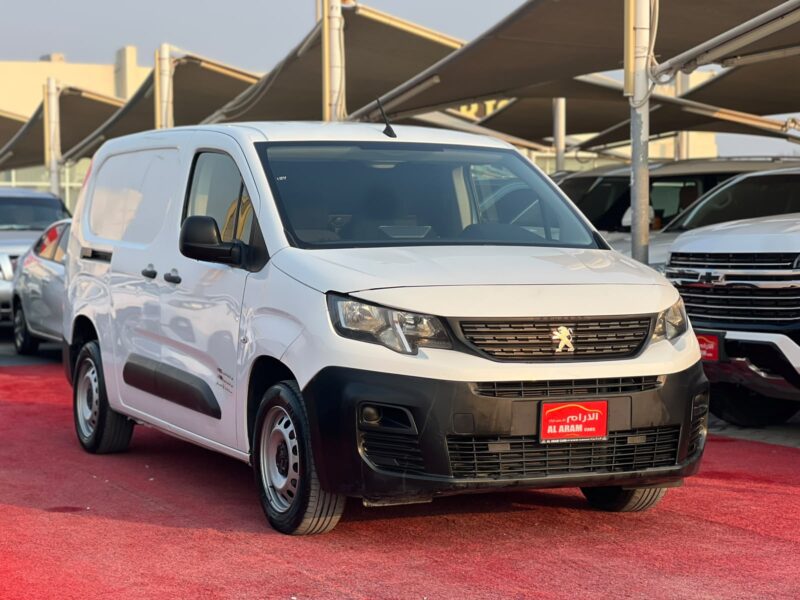 2023 Peugeot Partner 1.6 Litres 4 Cylinders Petrol Engine Manual White Grey Van GCC Specs