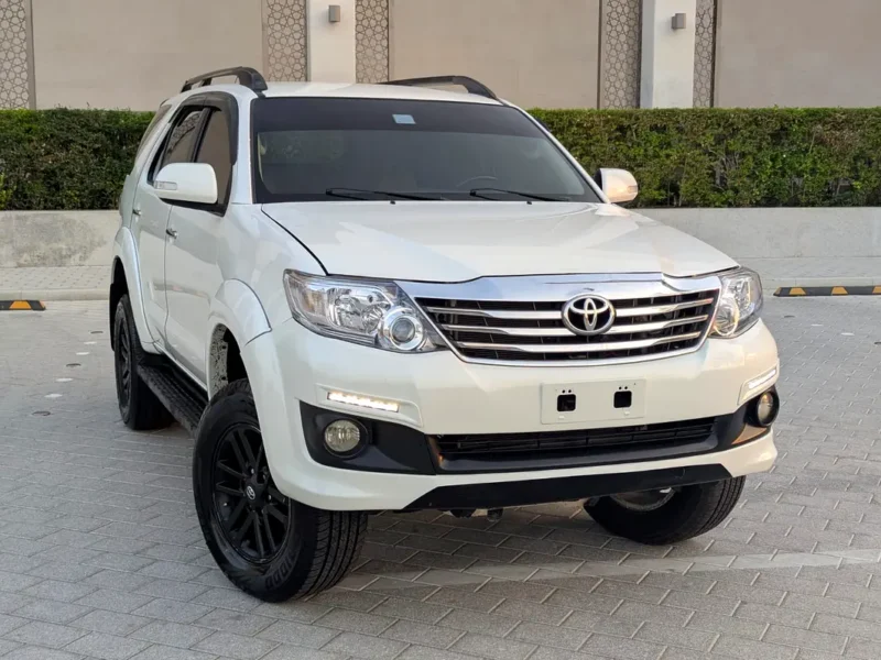 2015 Toyota Fortuner EXR 2.7 Litres 4-Cylinder Petrol Engine White Beige SUV GCC Specs