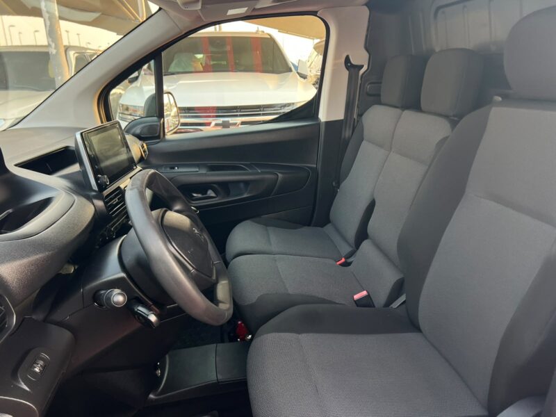 2023 Peugeot Partner 1.6 Litres 4 Cylinders Petrol Engine Manual White Grey Van GCC Specs